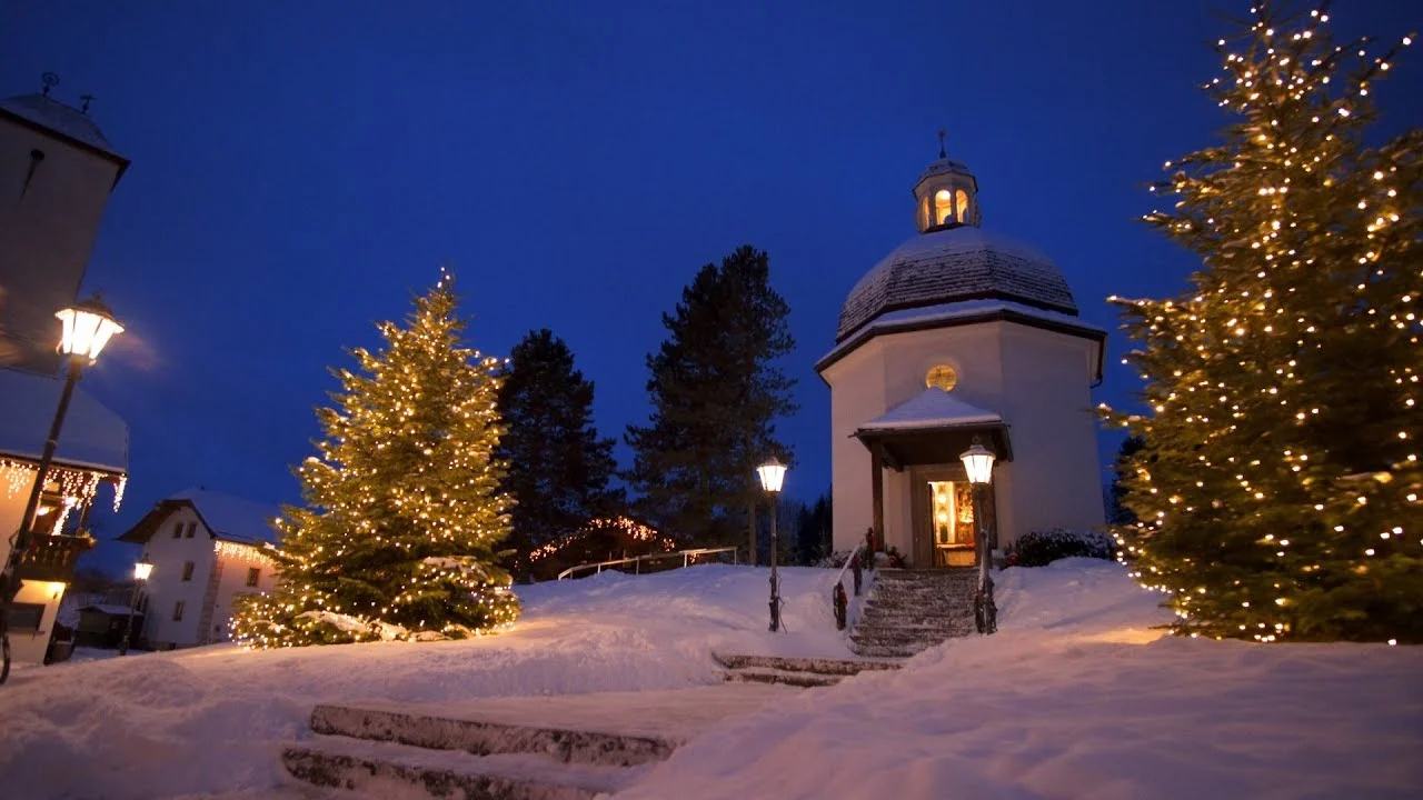 'Stille Nacht' est chanté pour la première fois en 1818 à l'église d'Oberndorf en Autriche
